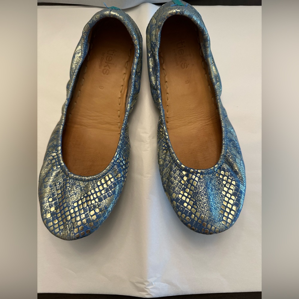 Paradise Blue Tieks size 9